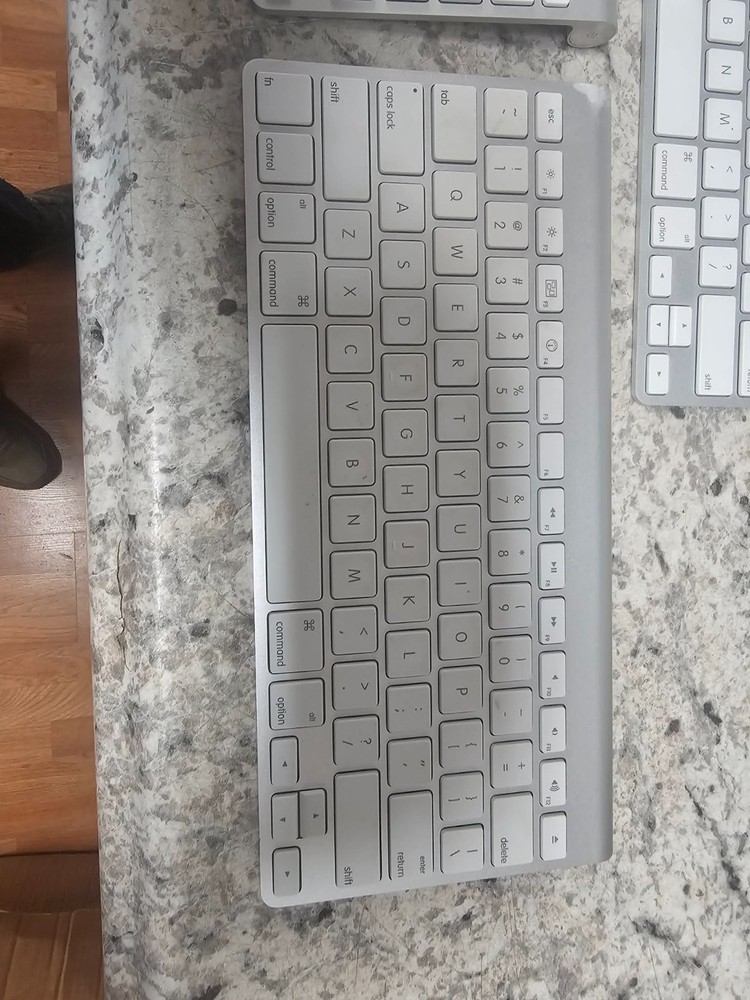 LOT 3x Apple Bluetooth A1314 Magic Keyboard & 2x A1657 Magic Mouse 2 IOB Bundle