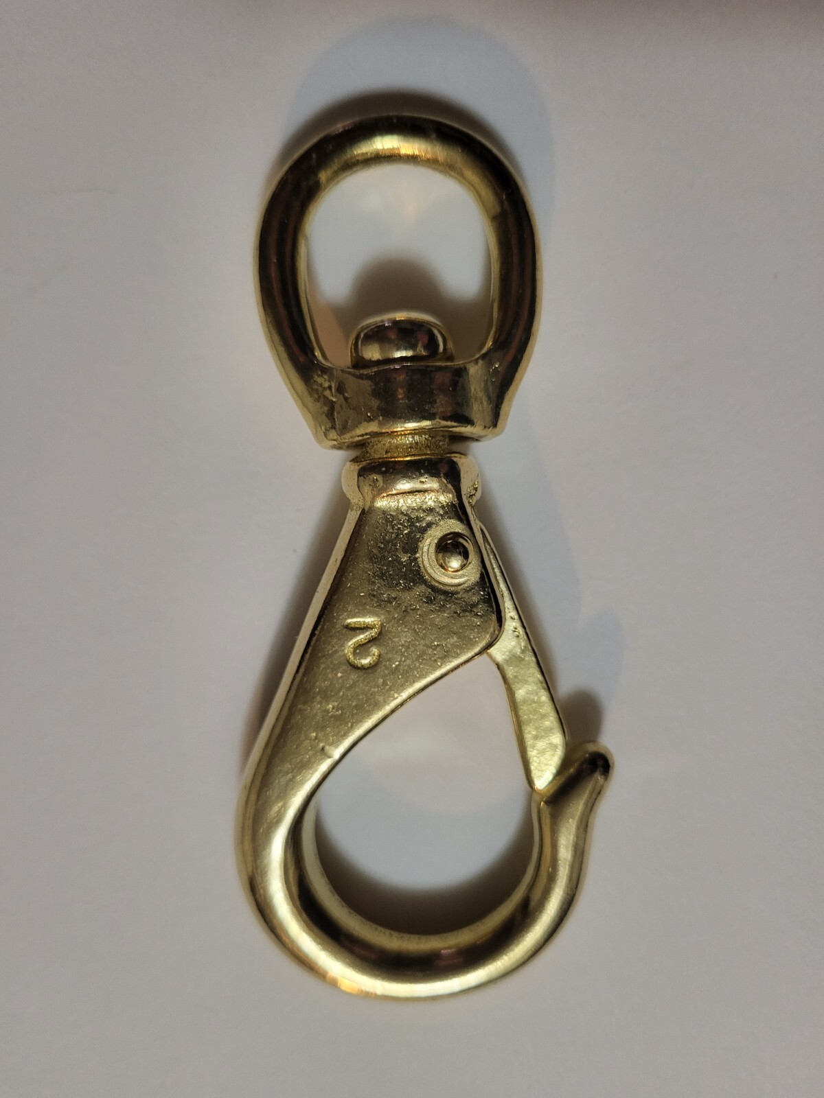 3 3/4" Brass wide open clasp/hook with 3/4 swivel eye. fast connect lead ropes.
