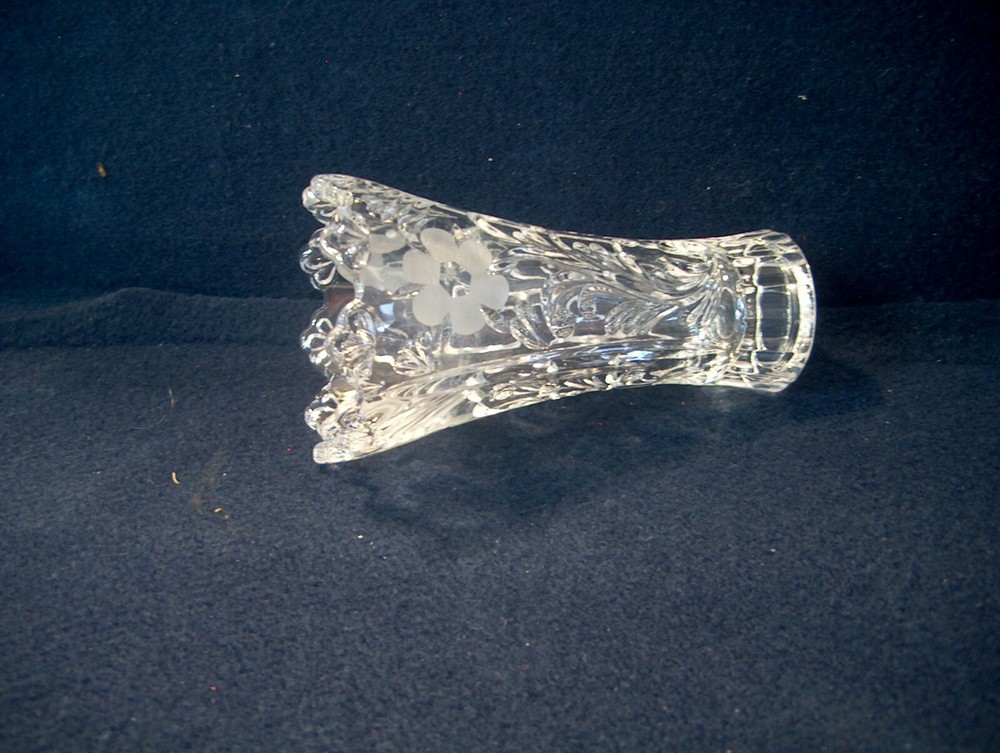 CRYSTAL VASE 6 1.2"