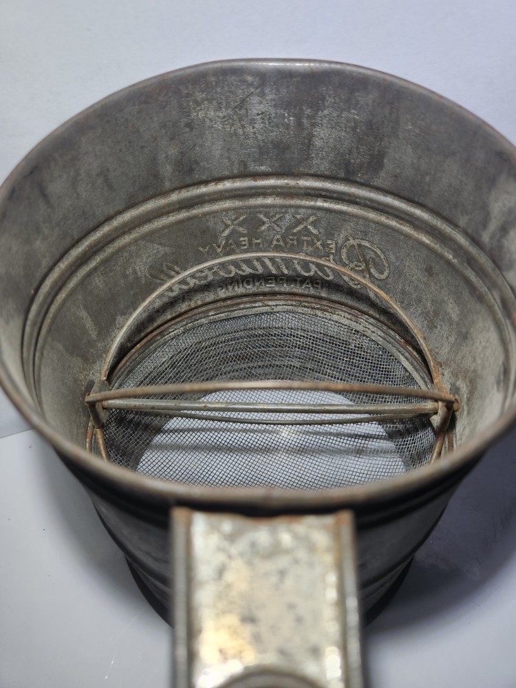 Vintage Bromwells 3 cup sifter