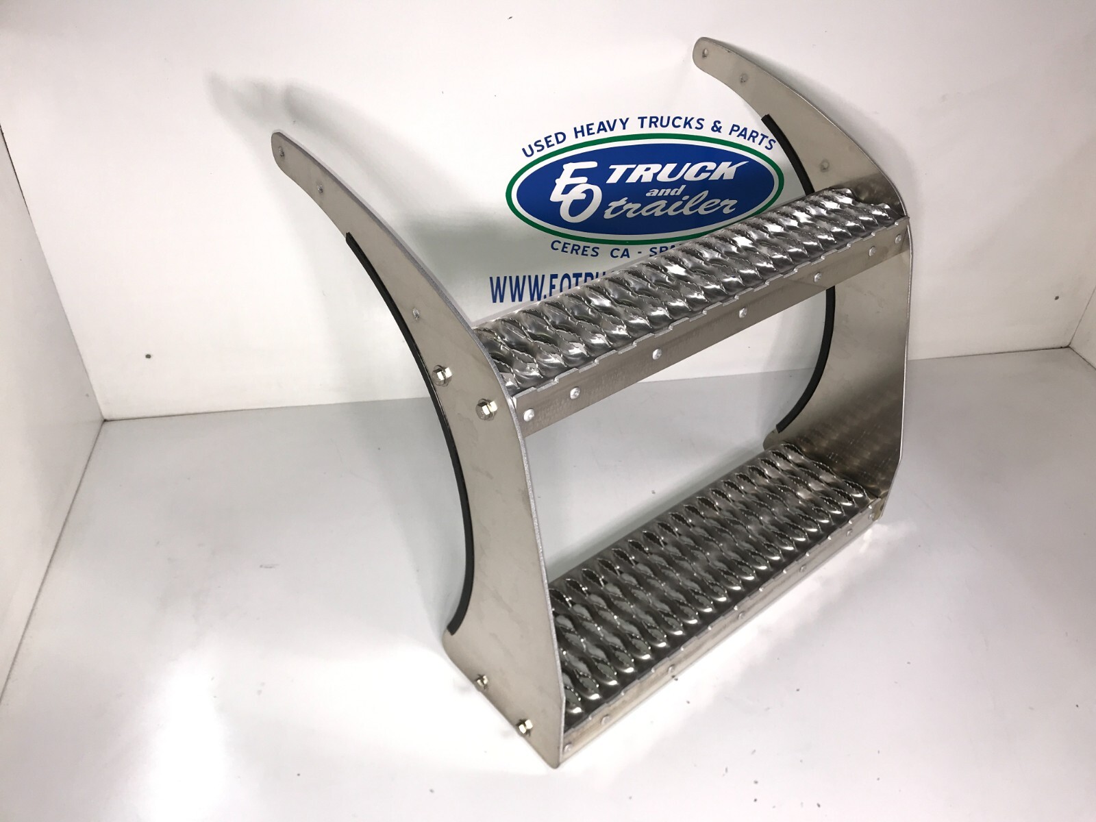 Peterbilt 23" Fuel Tank Step Kit Heavy Duty