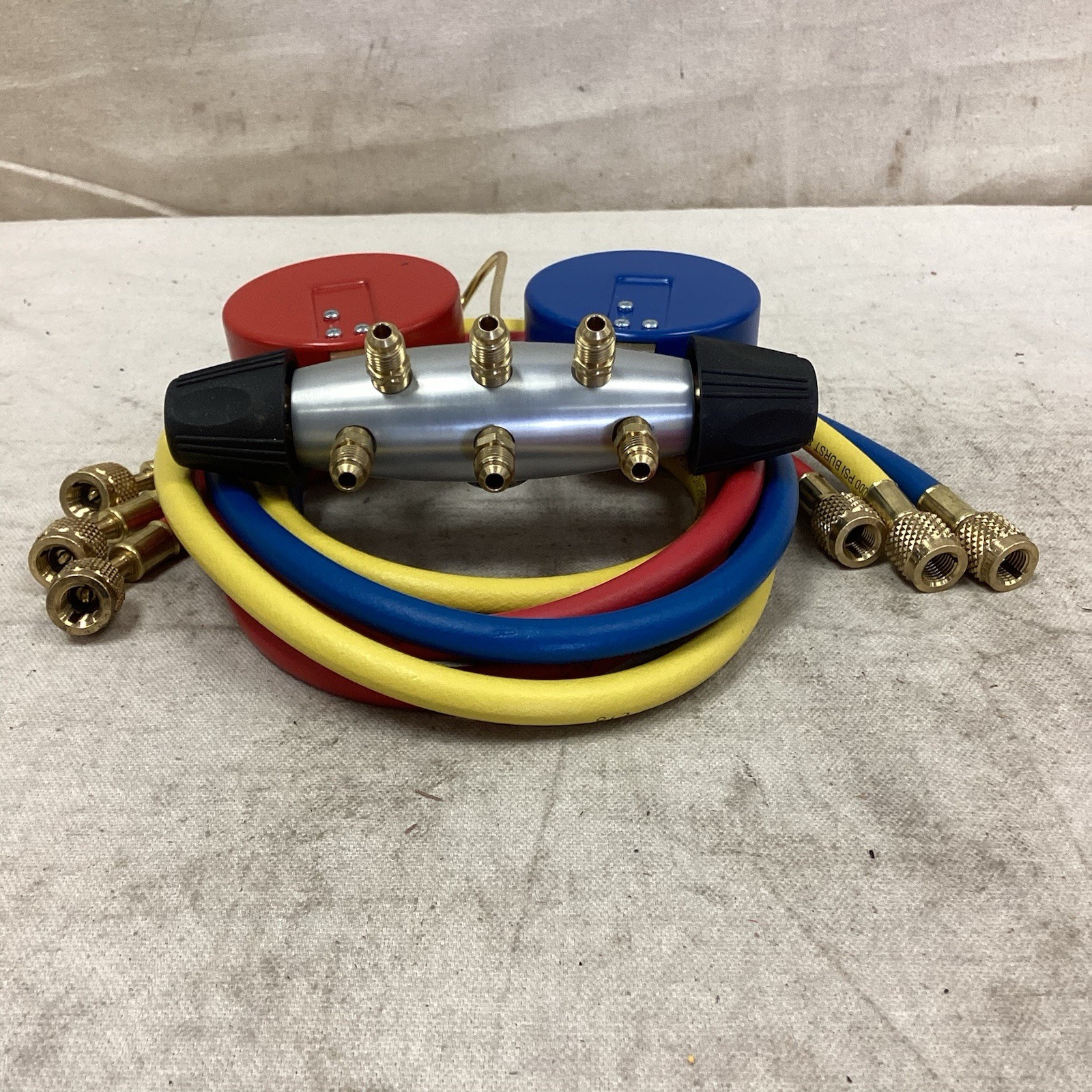 JB INDUSTRIES 24233 Manifold Gauge Kit 2 Valves 3 Hoses 3 1/8" Gauge