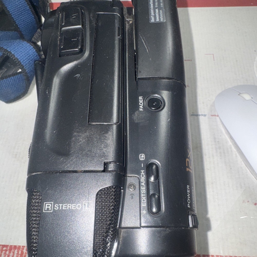 Sony CCD-TR80 Video Camera Recorder with Battery