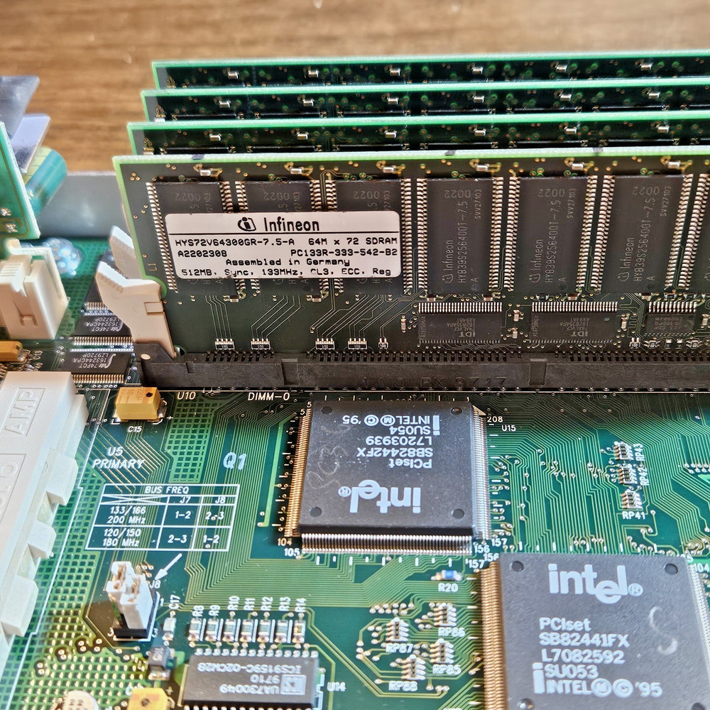 VINTAGE HP NETSERVER 2 x PENTIUM PRO 200Mhz SEQuential # PROCESSORS 2GB REG RAM