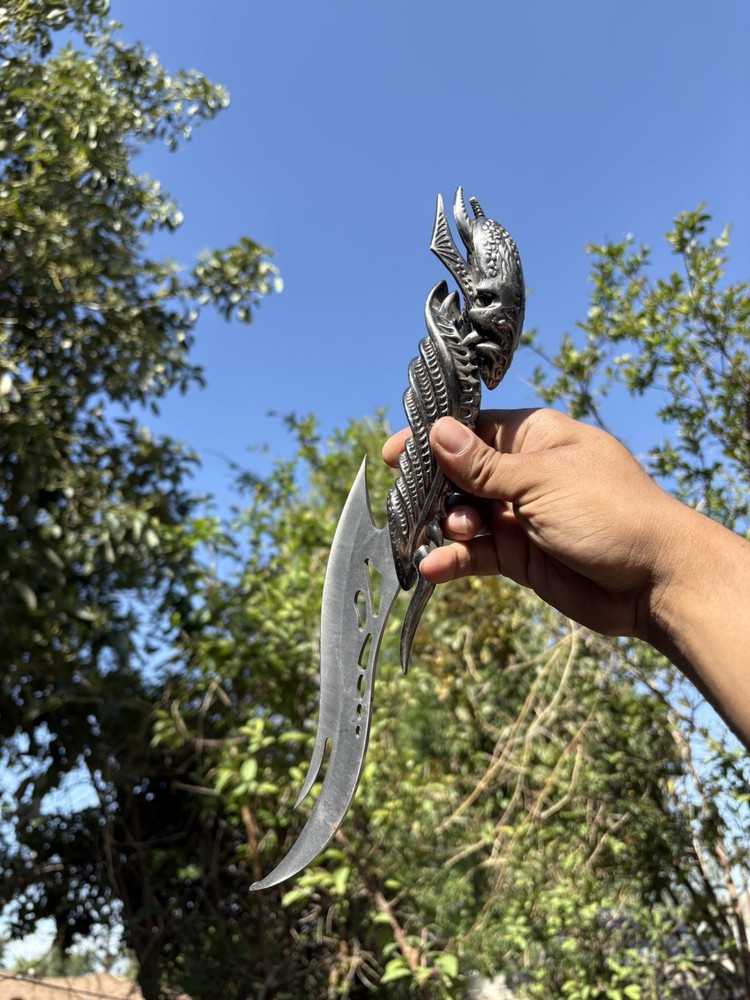 Alien Queen Dagger Knife 15 Inches