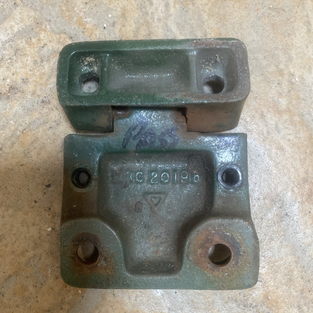Defender earlier models n/s passenger side front door hinge too