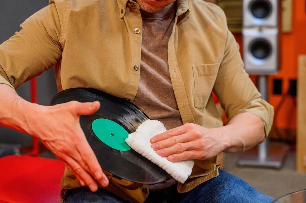 All-Inclusive Record Cleaning Solution | Easy-to-Clean Basin
