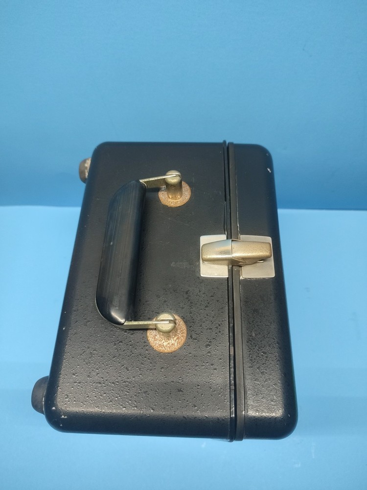Foxboro Current Calibrator 118VAC, 25A, 8121A
