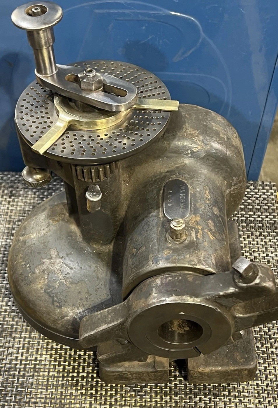 Van Norman Hand or Gear Drive Horizontal Swivel Dividing Head