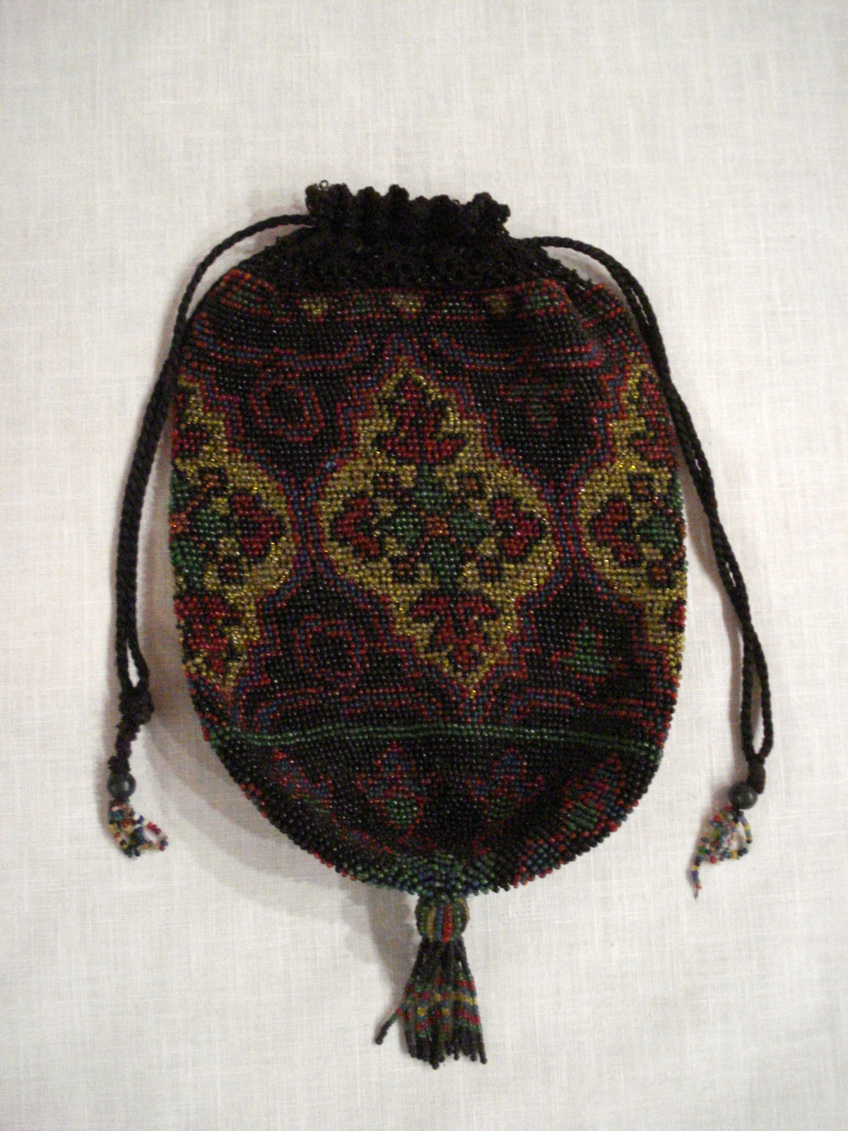 VTG ANTIQUE MULTICOLOR GLASS BEADED FLORAL CREST & CROCHET  DRAWSTRING POUCH BAG