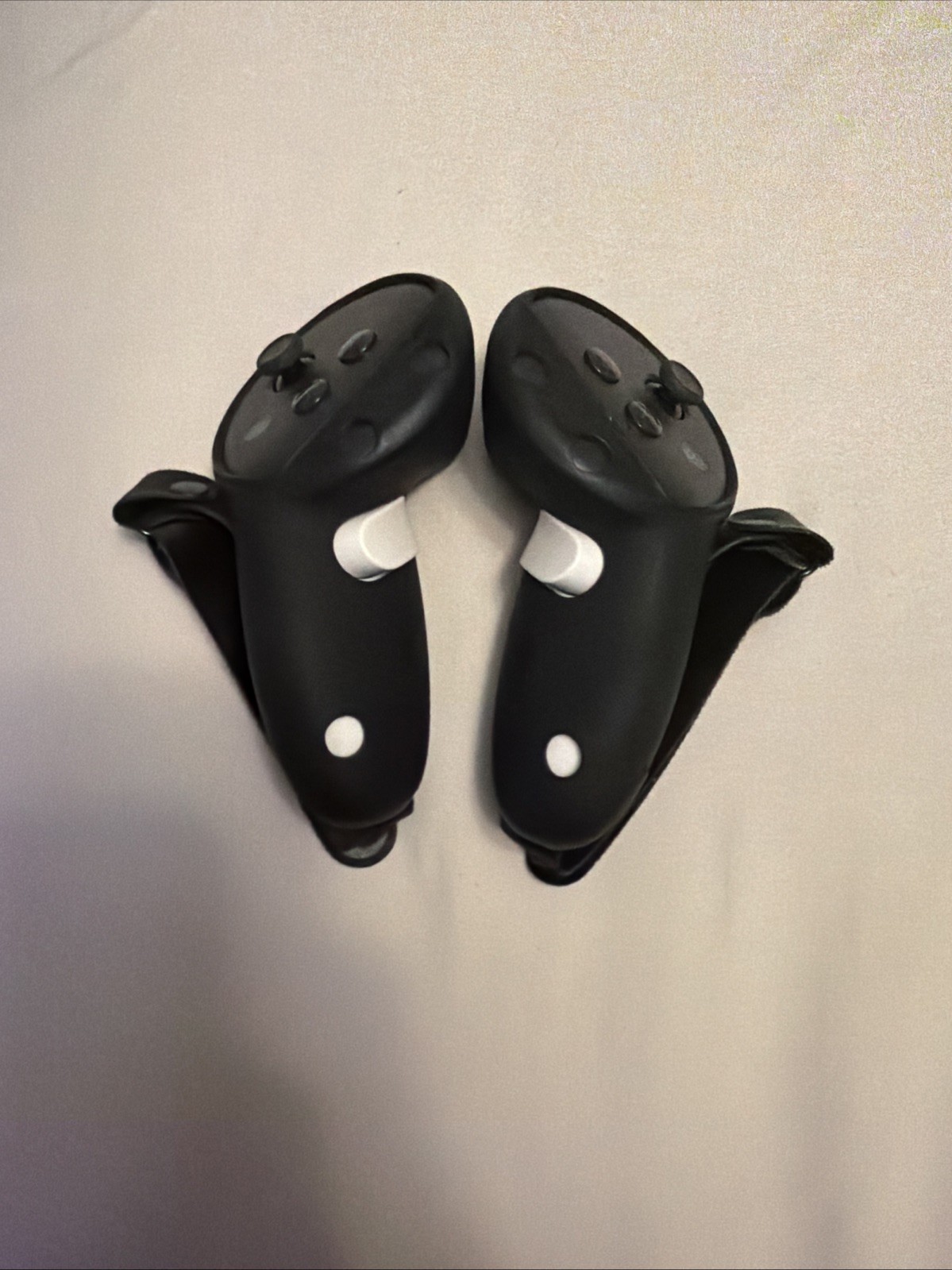 VR HEADSET Comes with Controllers In Perfect Working Condition Used