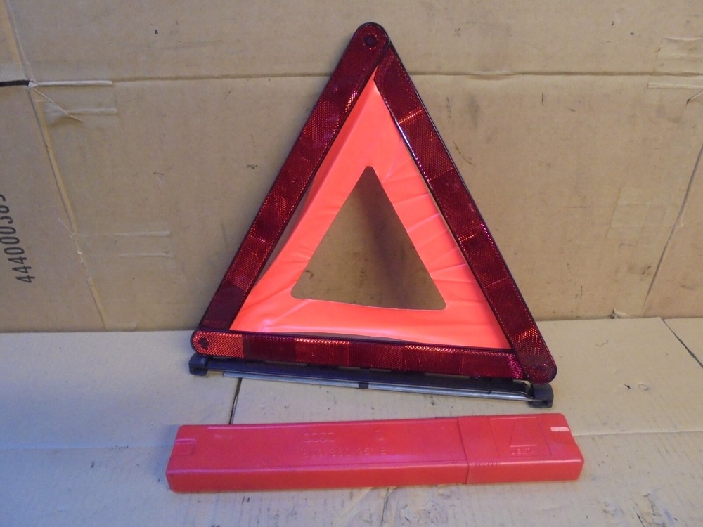 AUDI WARNING TRIANGLE WITH PLASTIC CASE 8D9860251B
