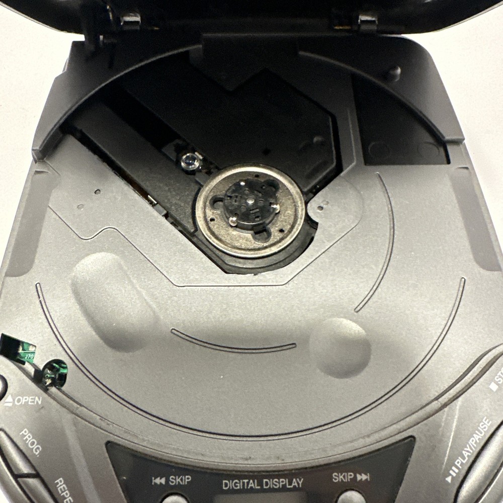 GPX C3853 16 Bit DAC Digital Filter Processing Portable Compact Disc Player