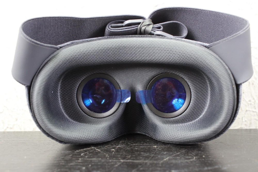 Google Daydream View VR Headset Grey Slate Smartphone Virtual Reality Controller