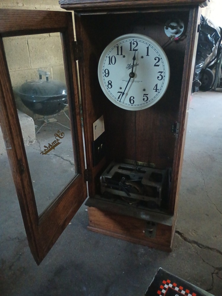 Antique Simplex Time Recording Clock Oak Wall Mount Gardiner Mass. Working clock