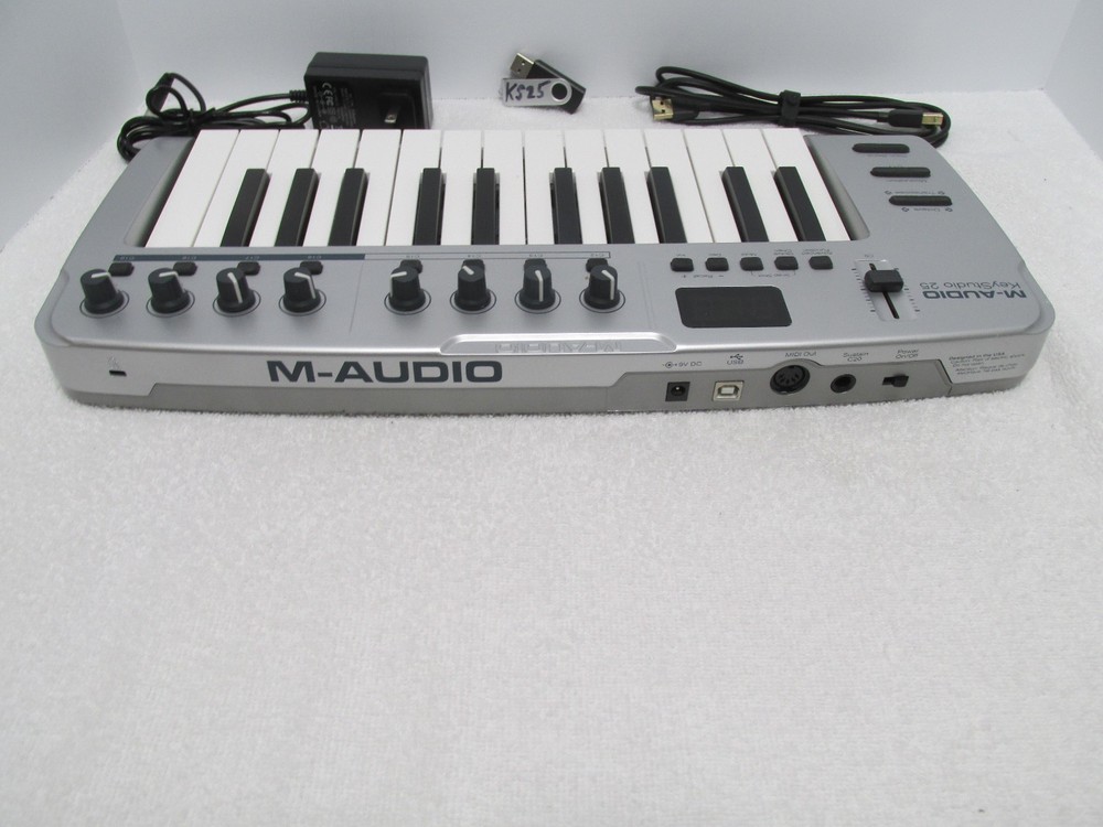 M-Audio KeyStudio 25 MIDI Controller keyboard with power and cables
