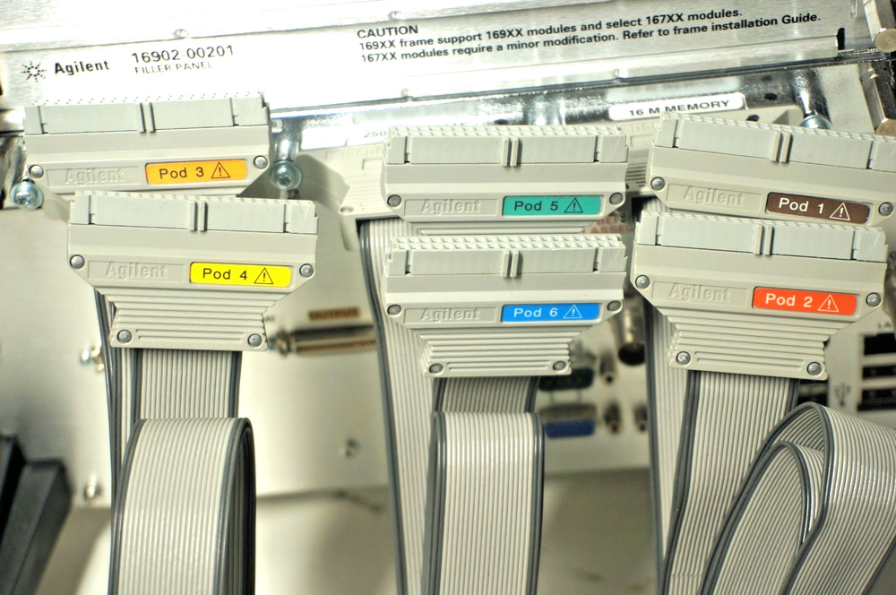 Agilent - 16902B - Logic Analysis System w/6 POD Cables and case for documents