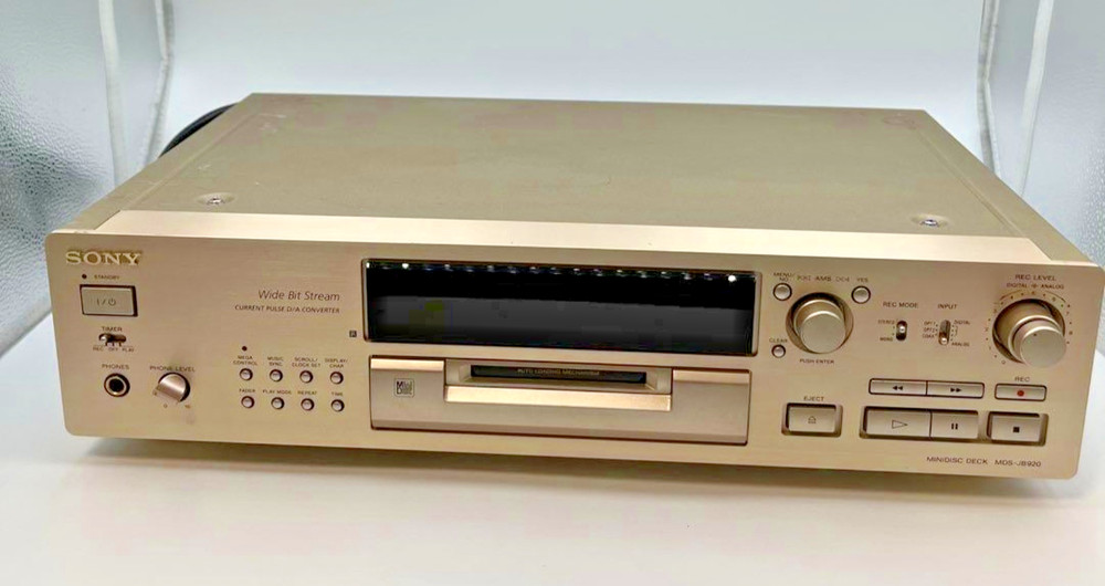 Sony MDS-JB920 MD Minidisc Recorder Gold Fully functional plays and ejects prope