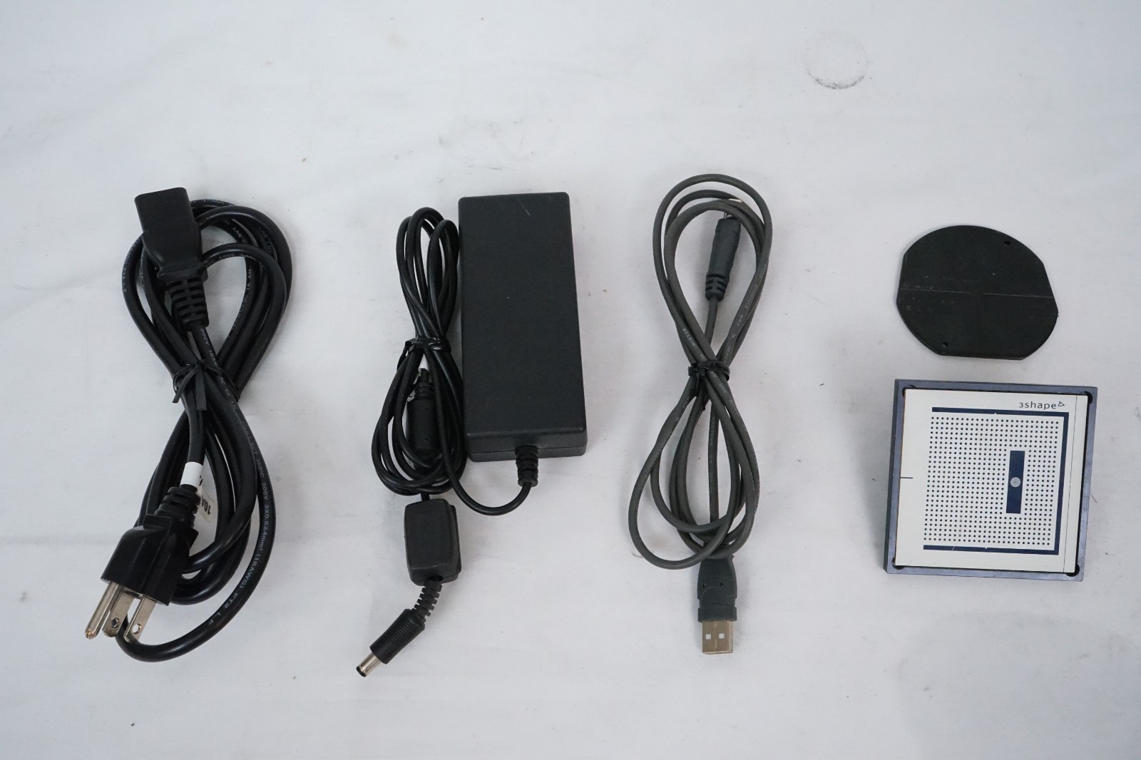 3Shape D500 Dental Lab Scanner CAD CAM System w/ Calibration Kit Scan Plates