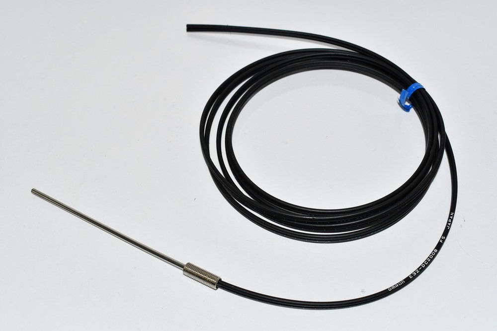 NEW OMRON E32-DC200B Fiber optic sensor head, diffuse, M6 cylindrical axial with