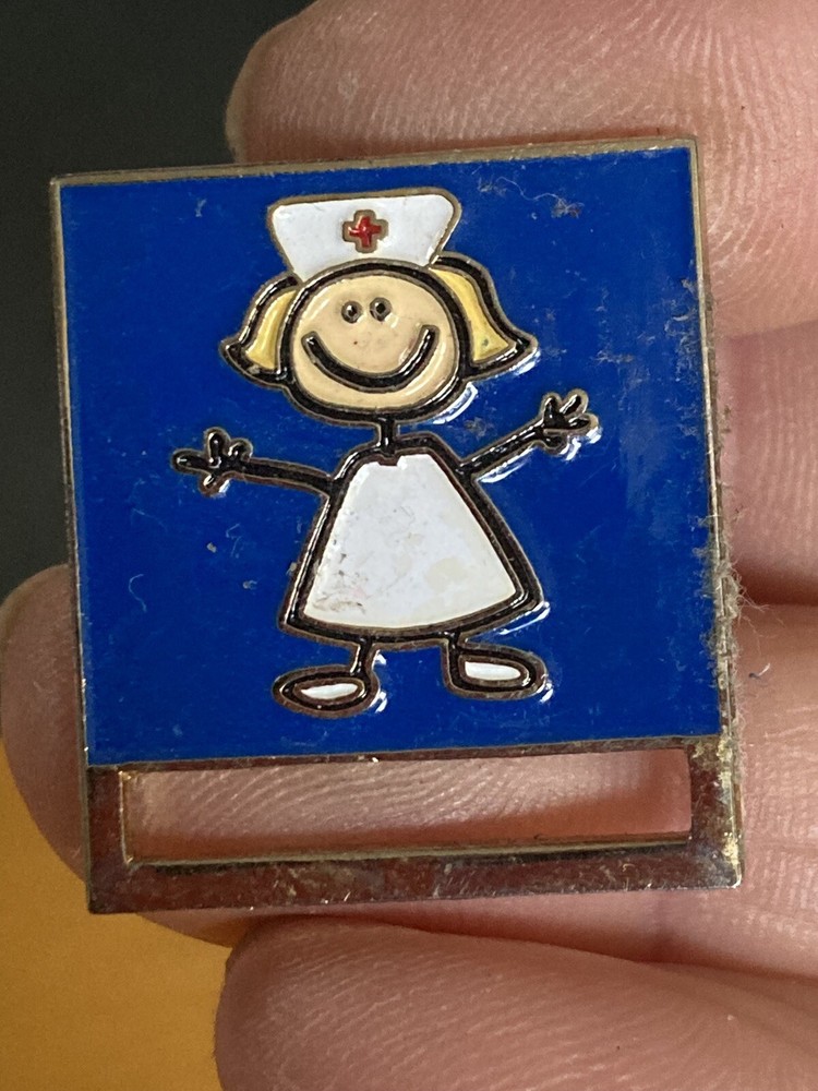 Little nurse Lapel Pin EUC K535