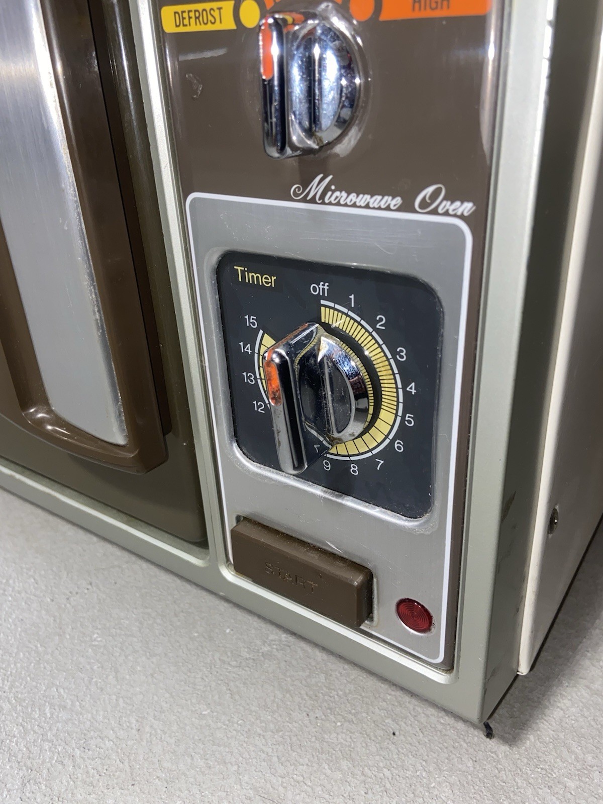 Vintage 80’s Samsung Microwave Oven Model RE-525D Faux Wood Grain Cooking Oven