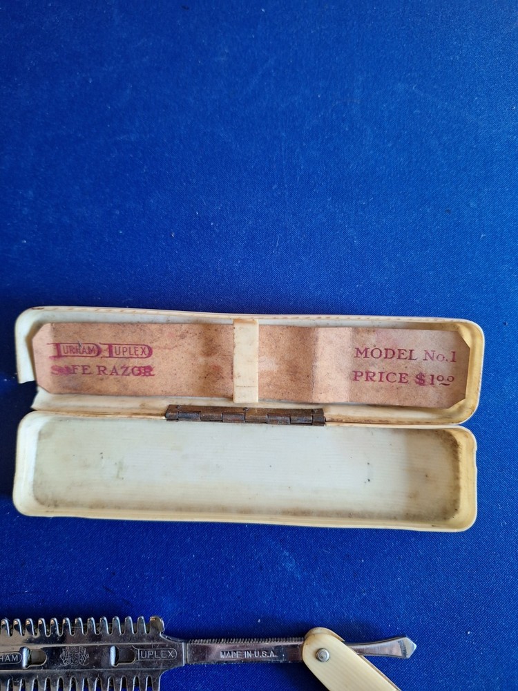 VINTAGE DURHAM DUPLEX RAZOR IN ORIGINAL PLASTIC CASE