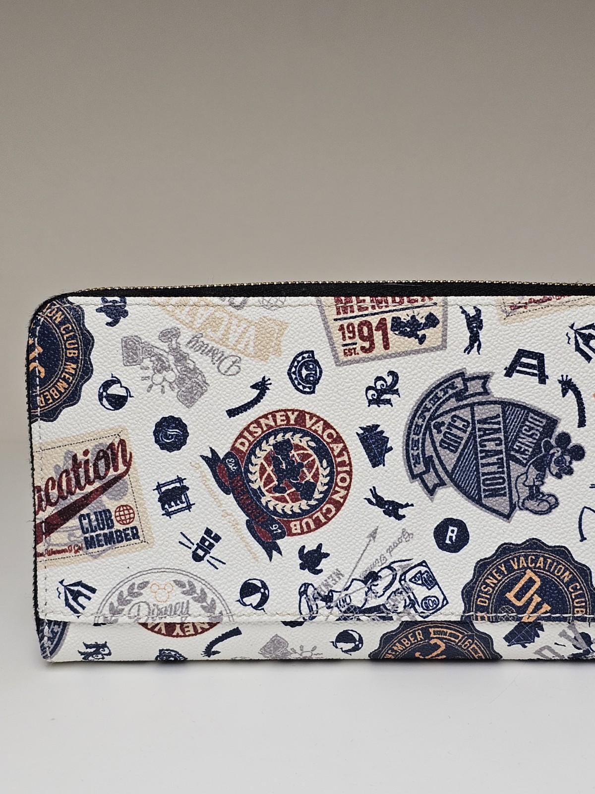 DVC Disney Vacation Club Dooney & Bourke Wallet Wristlet