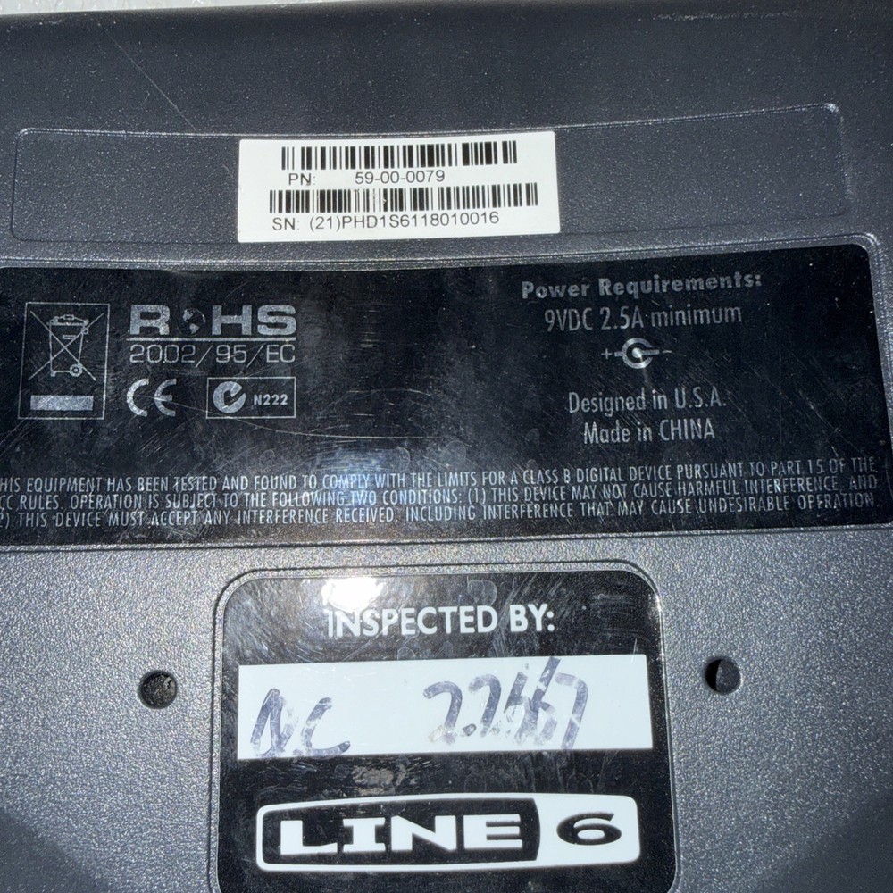 Line 6 POD HD Desktop Guitar Multi-Effect Processor, 22 Amp Models, 100+ Effects