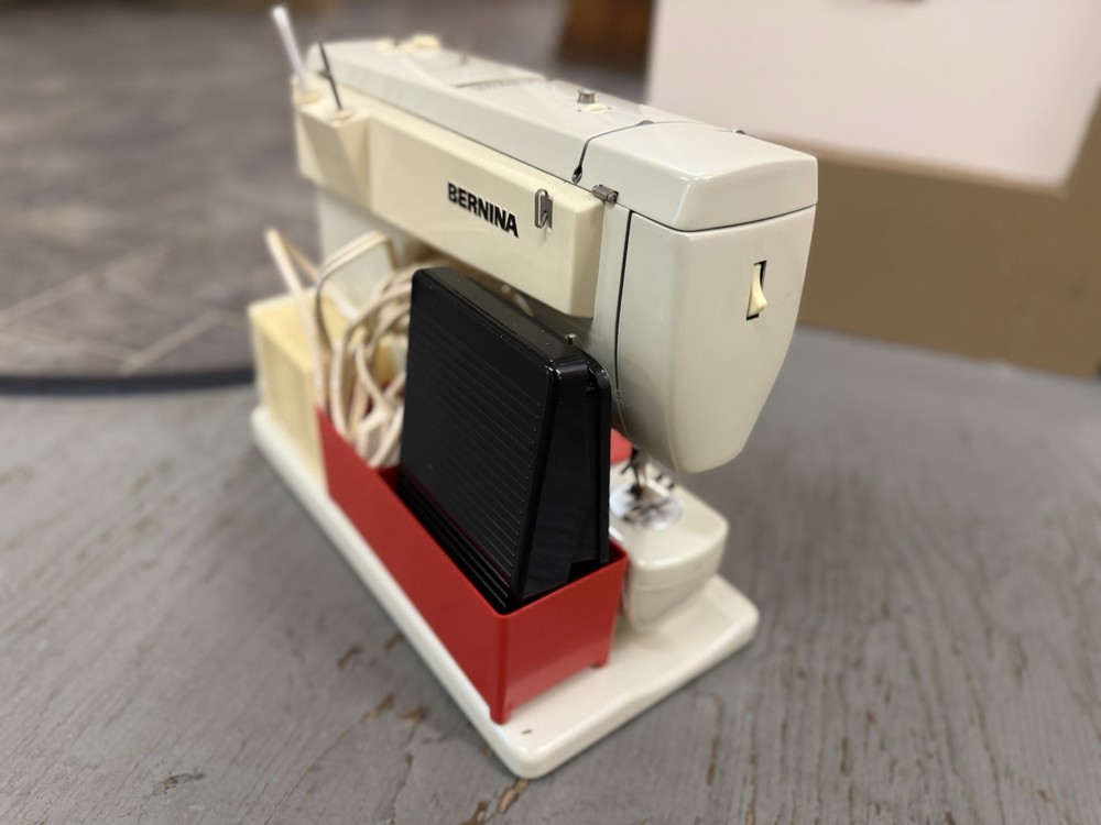 Bernina 830 Record Sewing Machine with Everything Pictured - WORKS