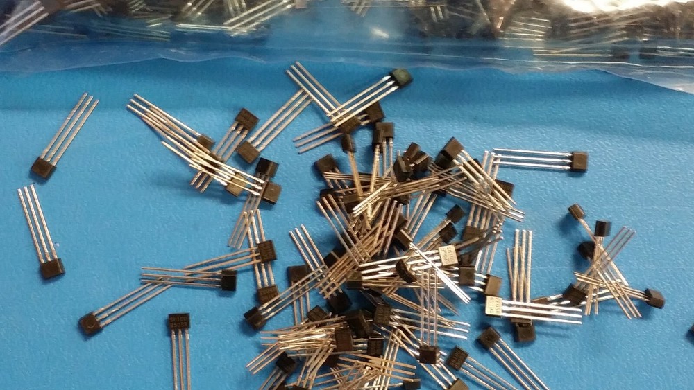 (100 PCS) S-8100B Seiko Instruments, CMOS TEMPERATURE SENSOR CONTROLLER TO-92