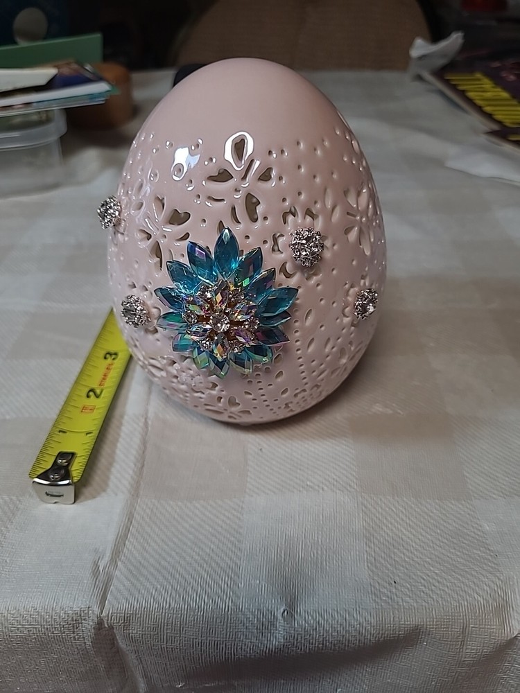 LIGHTED EGG PINK COLOR WITH JEWELS
