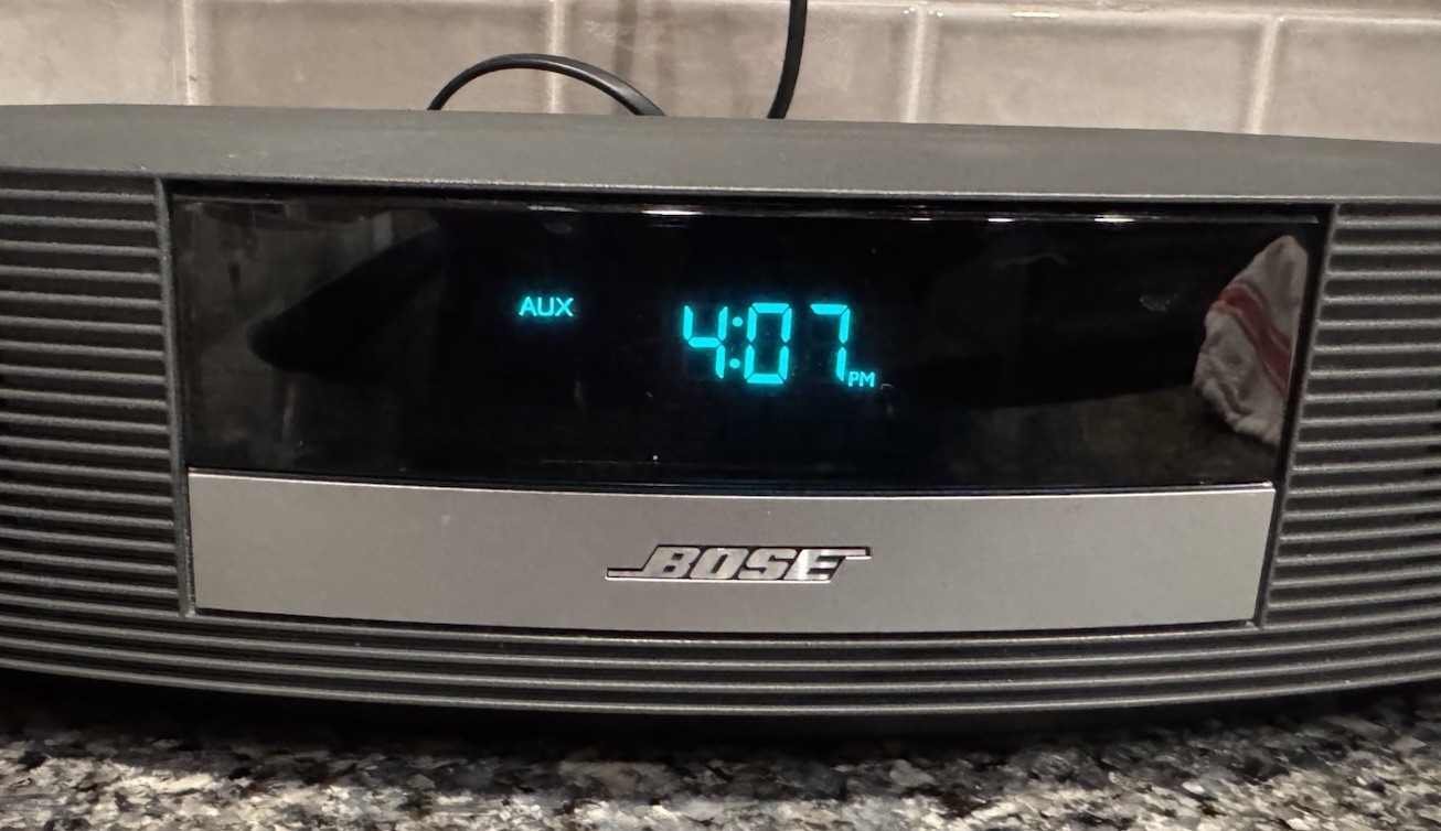 Bose WAVE Radio II AM/FM And Aux Plug With Remote Works Great! Same Day Shipping