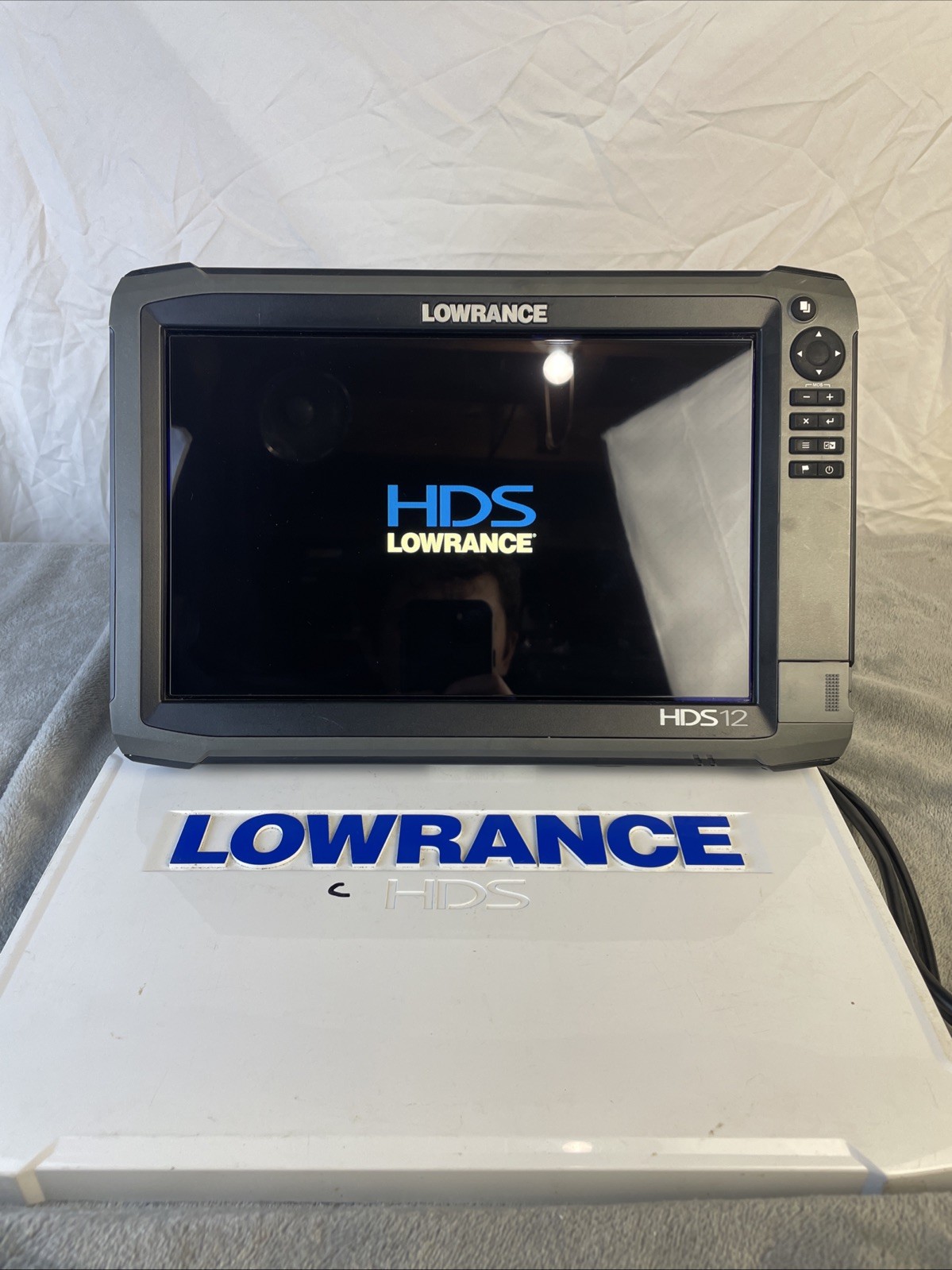 Lowrance HDS 12 Gen 3 Depth Finder With Mount And Suncover Tested And Working