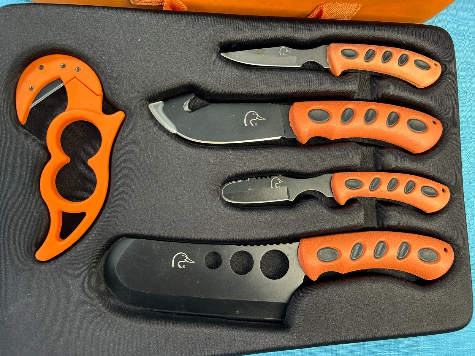 Ducks Unlimited 11 piece Field Dressing Game Kit Knife Steel Soft Sided Case