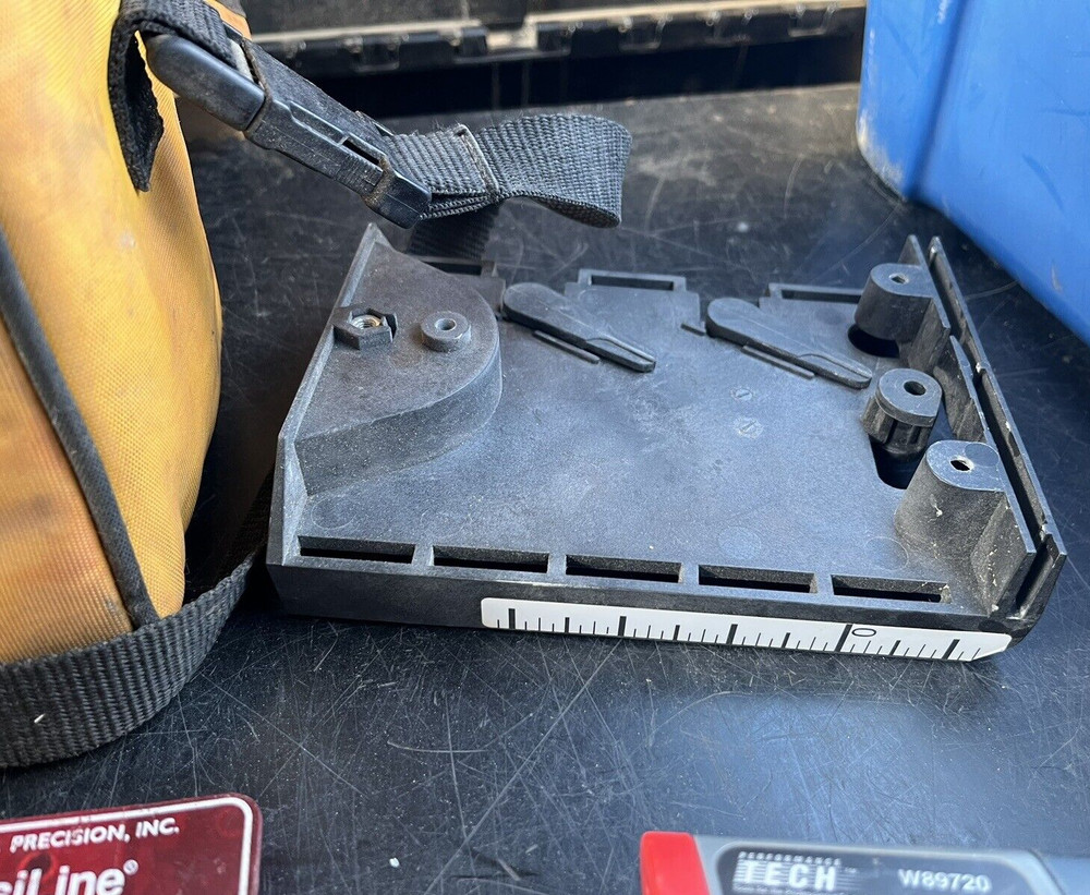 Spectra Precision Horizontal Vertical Red Beam Laser Level Model 1422 W/ Bracket