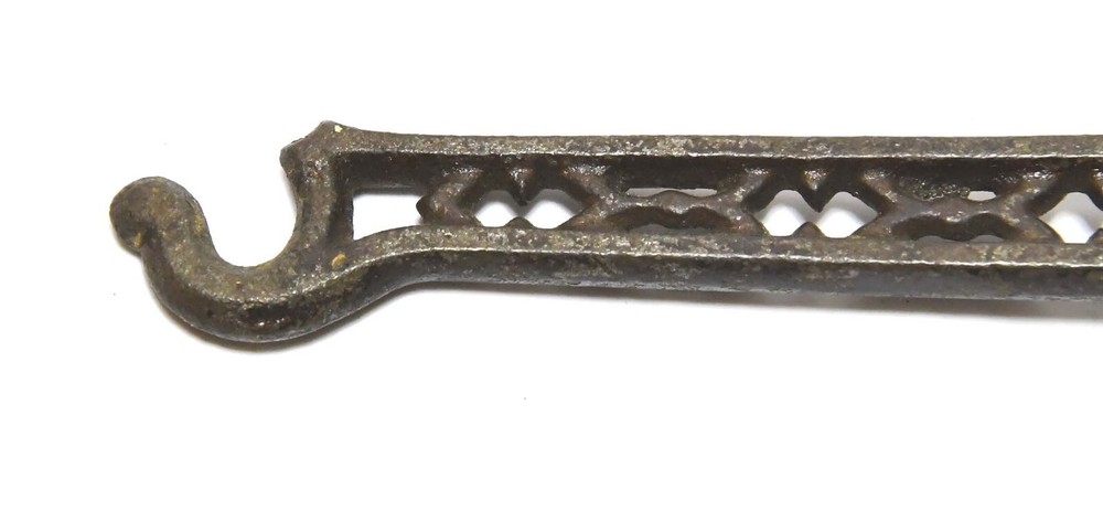 VINTAGE CAST IRON SCREW IN WALL HOOK