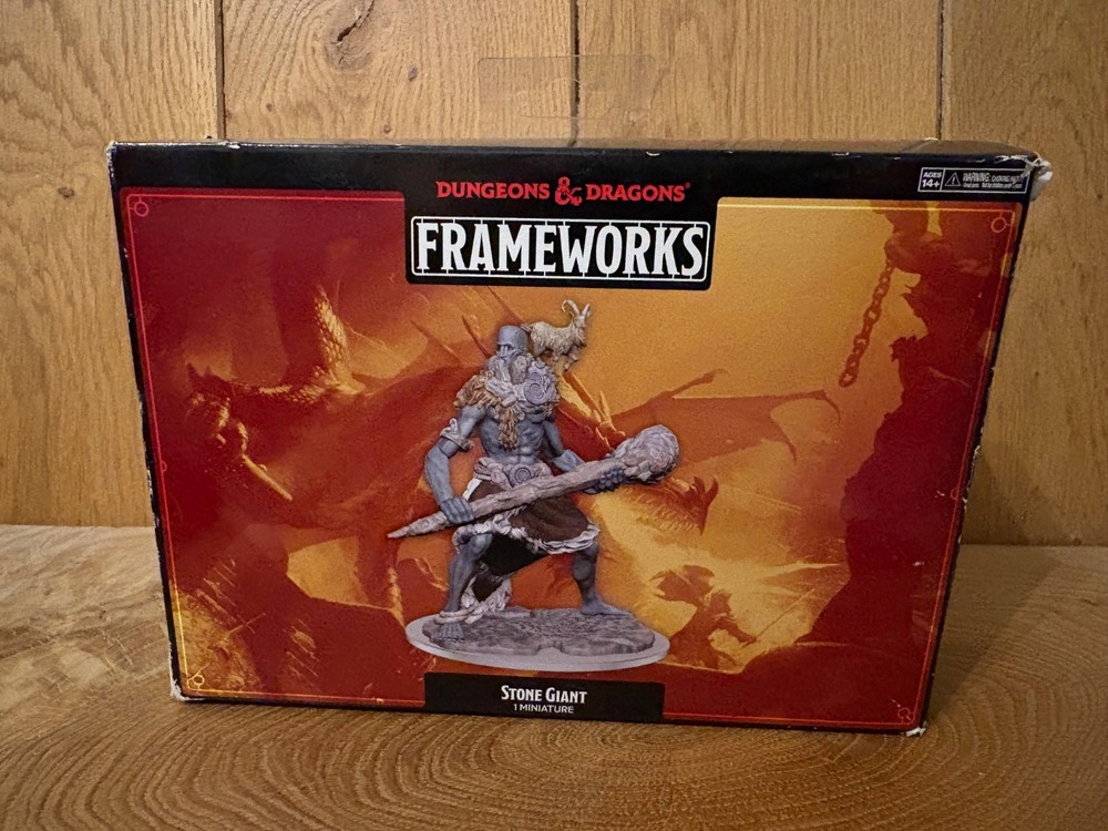 Frameworks Dundeons & Dragons Stone Giant miniature model kit (26007)