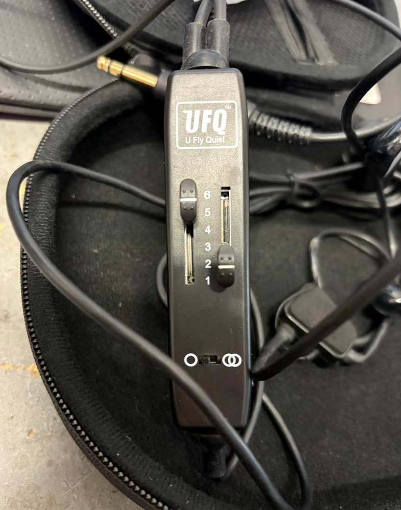 UFQ Pilot Earbuds W/ Case & Extra Ear Tips