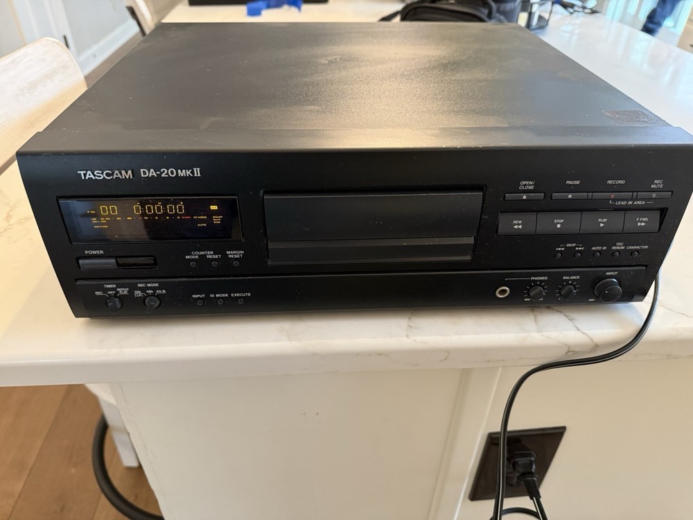 Tascam DA-20 MKII DAT Deck Machine Digital Recorder Professional Grade