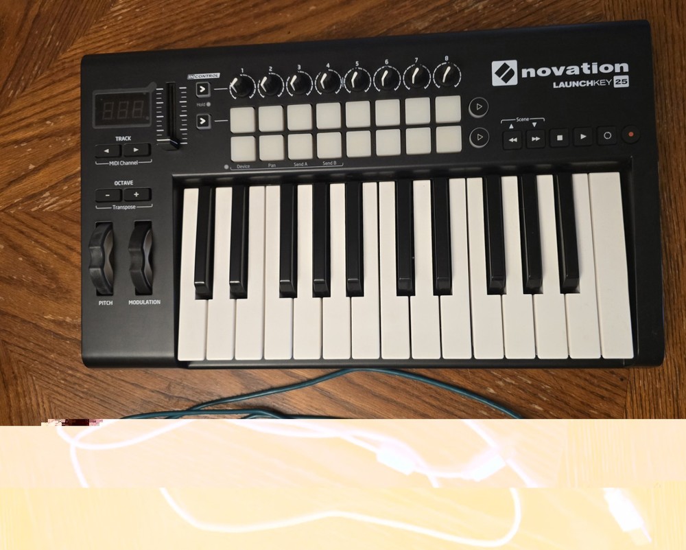 Novation Launchkey Mini MK2 25-Key Midi Keyboard Controller USB