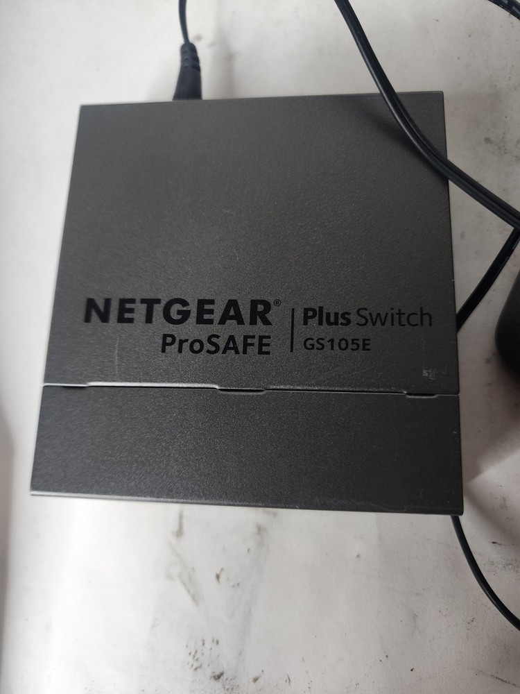 Netgear ProSafe Plus Switch GS105E v2 5-Ports External Ethernet & Power Adapter