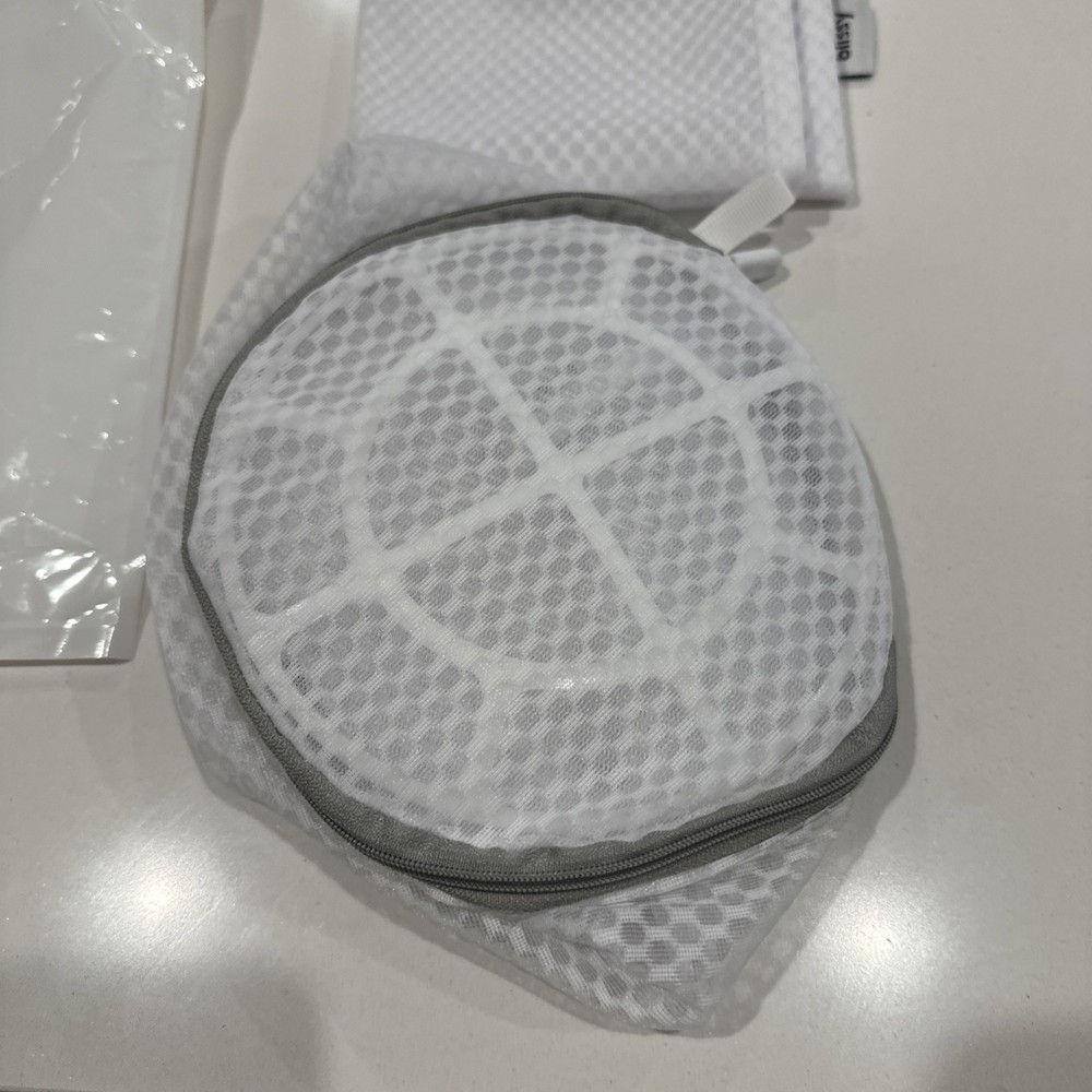 4 quantity BLISSY White Mesh Laundry Bags x2: Rectangular & Cylindrical. NEW.