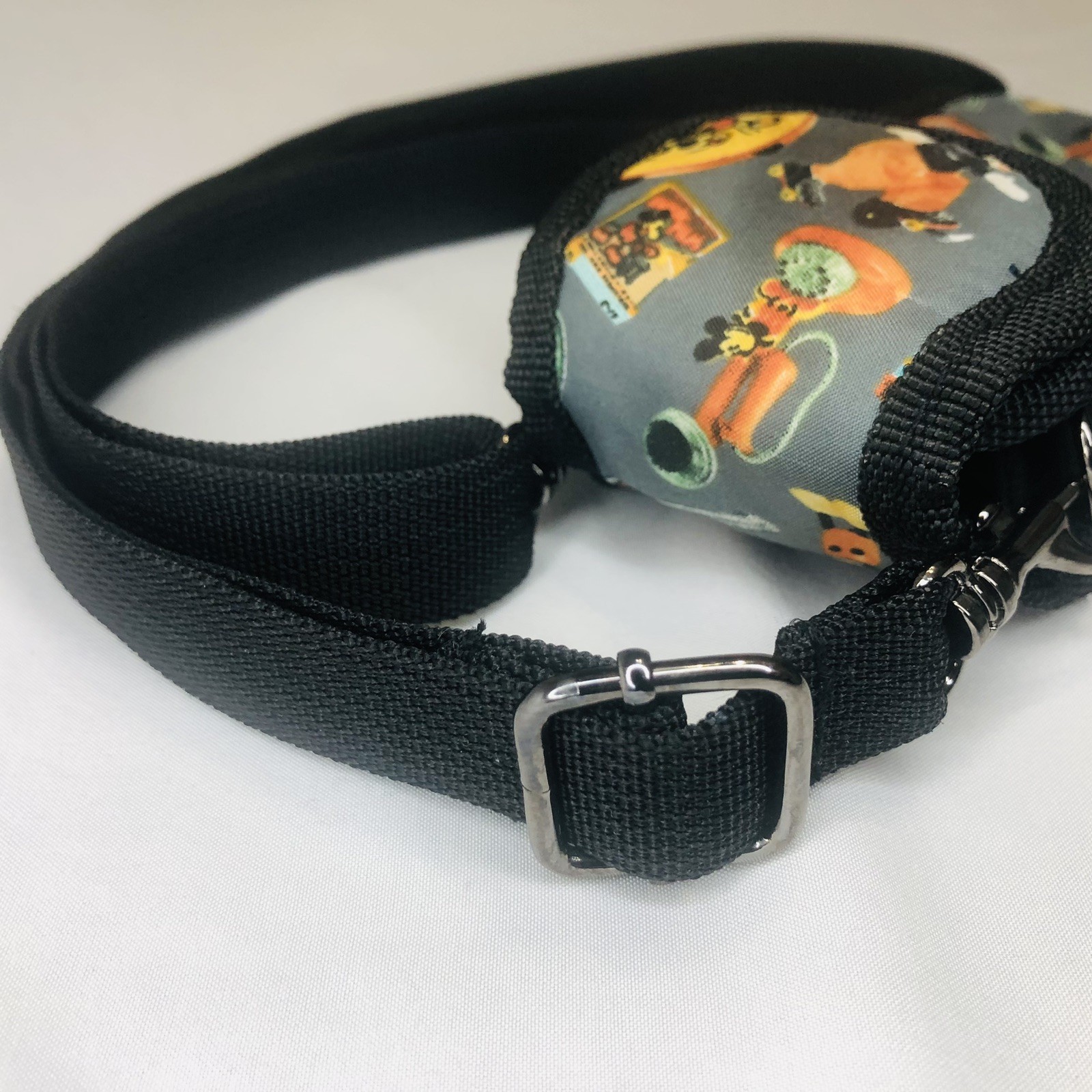 VTG Disney Mickey Mouse Mini Coin Purse Money Holder Bag Case Canvas Strap Clip