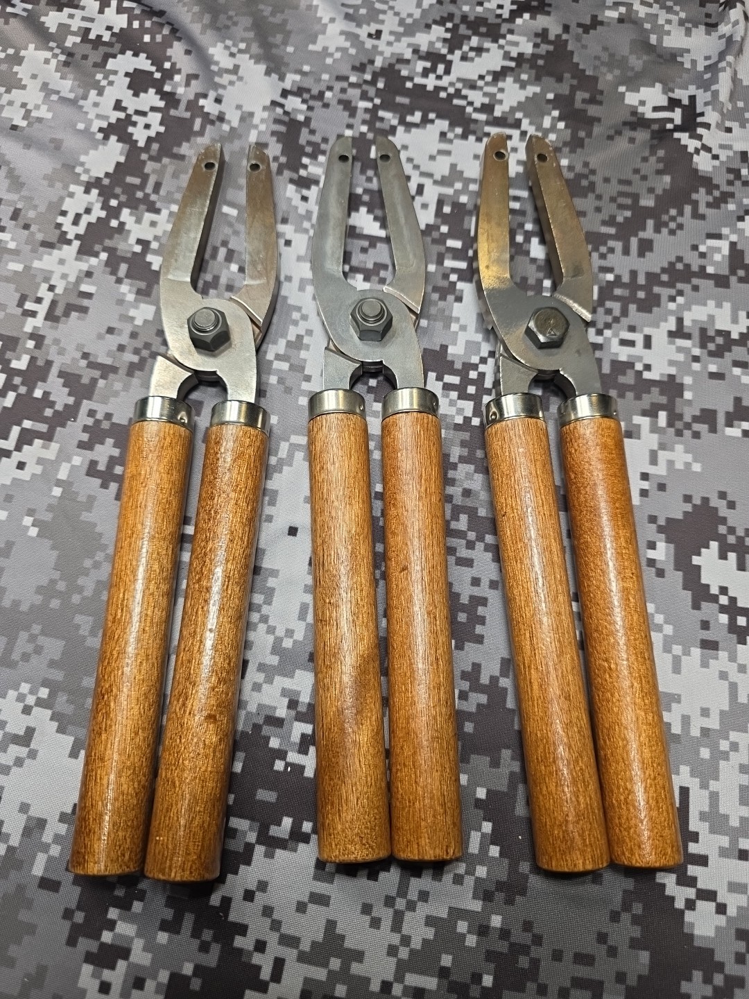 1 SET OF LEE 6 CAVITY BULLET MOULD HANDLES  LEAD MOULD HANDLE ONE HANDLE