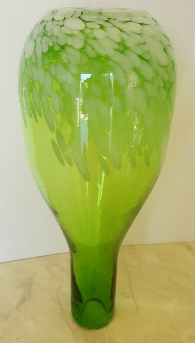 1 CREATIVE ARTISANS HANDBLOWN VASE GREEN AND WHITE CONFETTI 10.5 INCHES