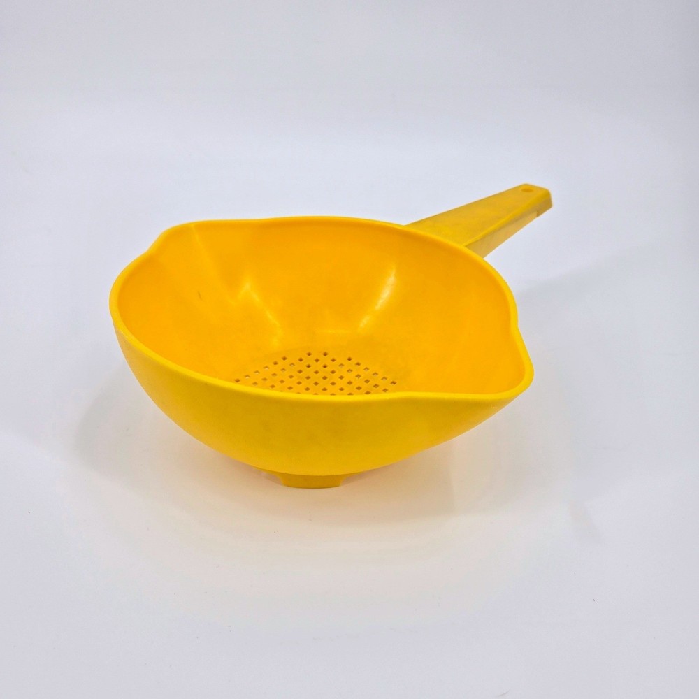 Vintage Tupperware #1200 Yellow 1 Quart Colander Strainer with Handle