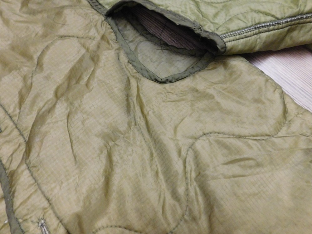 US ARMY FIELD JACKET LINER SIZE MEDIUM