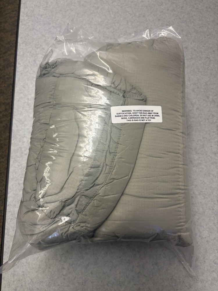 Miltary modular sleeping bag intermediate cold in great shape ready to go!