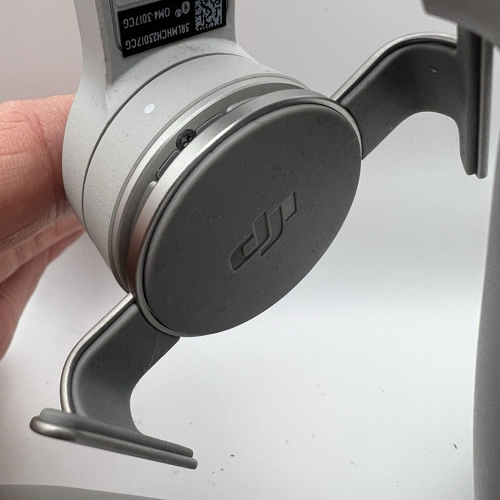 DJI OM 4 SE Gray Foldable Smartphone Stabilizer Works Great
